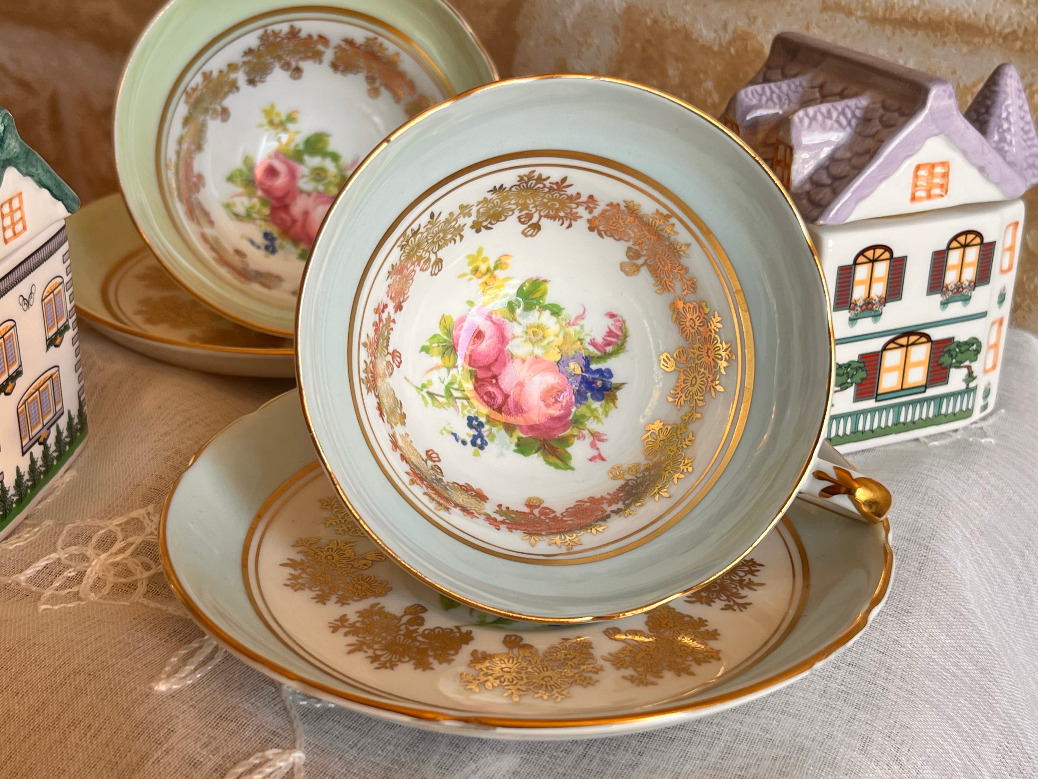 【パラゴン】ベージュ素地にコバルトと金彩が豪華な花柄カップ&ソーサー　セット2⃣ パラゴン】ベージュ素地にコバルトと金彩が豪華な花柄カップ&ソーサー