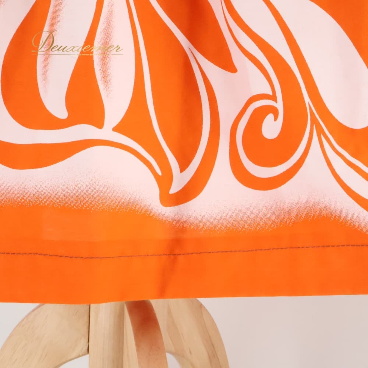 ハワイアンダンス 衣装 フラダンス スカート オレンジ系 ツーカラー ティアレ柄 シングル シンプル かわいい 華やか 鮮やか 明るい 元気 橙 白 ハワイアン アロハ ハワイアンプリント フラ ダンス レッスン 練習 ウエストゴム フリーサイズ 濃淡 花柄