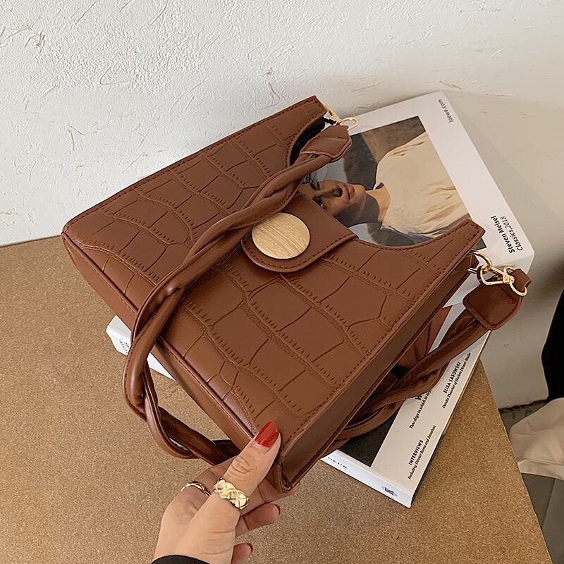 スタンダードレッドシングル レトロ スクウェア メッセンジャーバッグ Tiancai_Wing_Bag70936588343