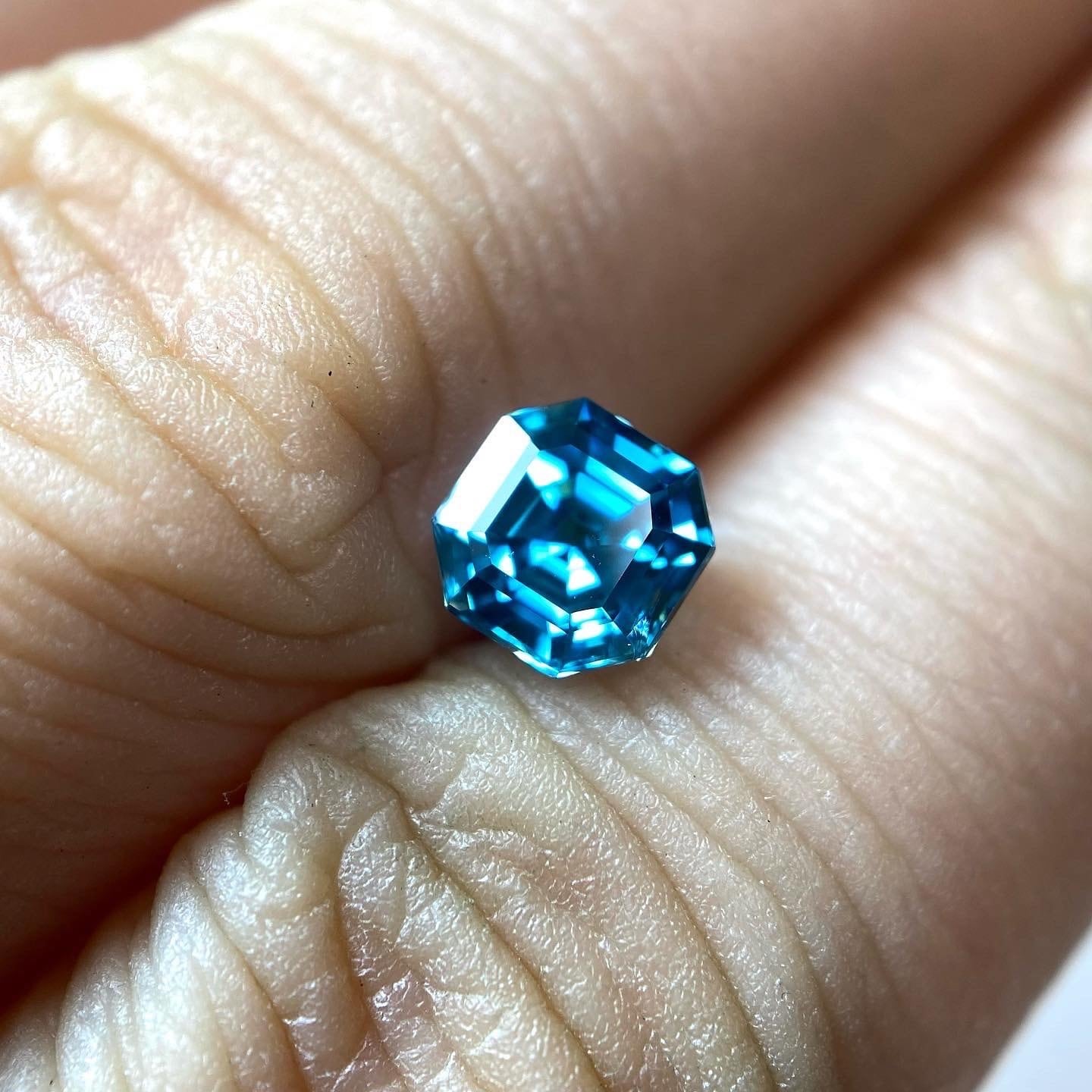 ま、眩しい!ブルージルコン