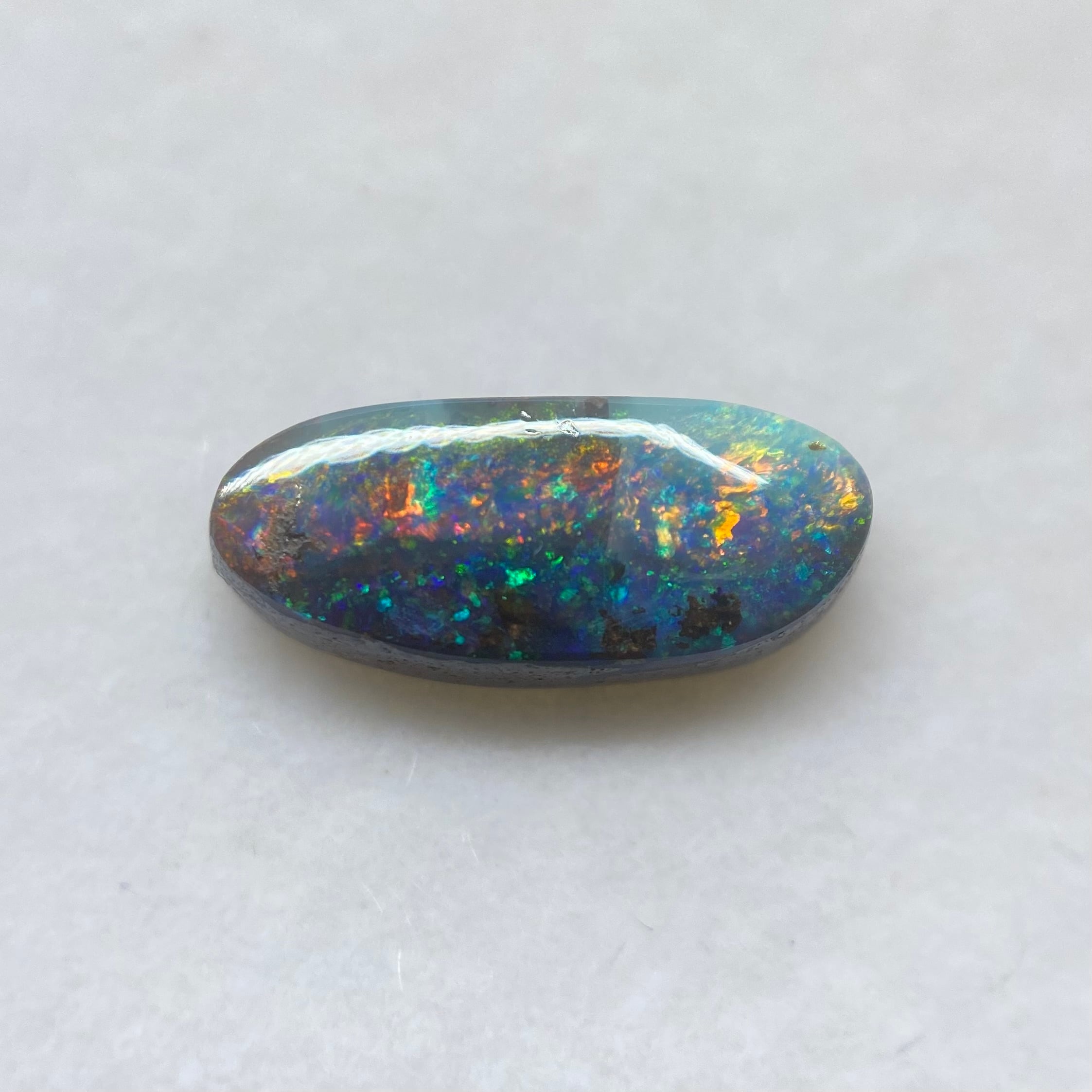 3つの表情をもつボルダーオパール