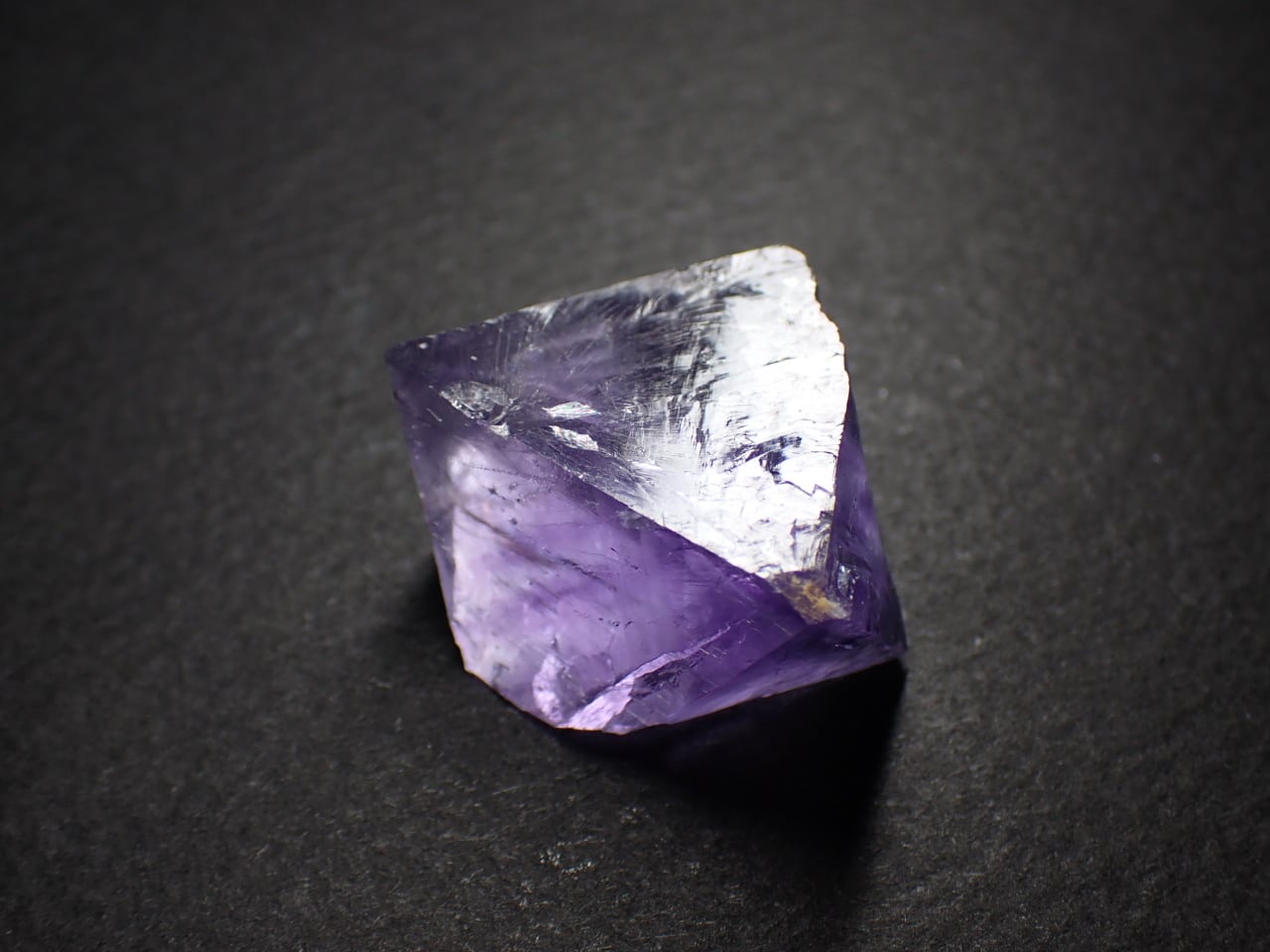 ブラジル産 ルチルwithヘマタイト/Rutile with Hematite 原石 A-RTL024