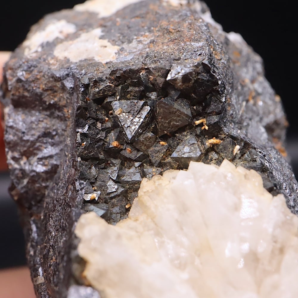 マグネタイト クォーツ 磁鉄鉱 水晶 141.7g ユタ州産 MGT120 原石