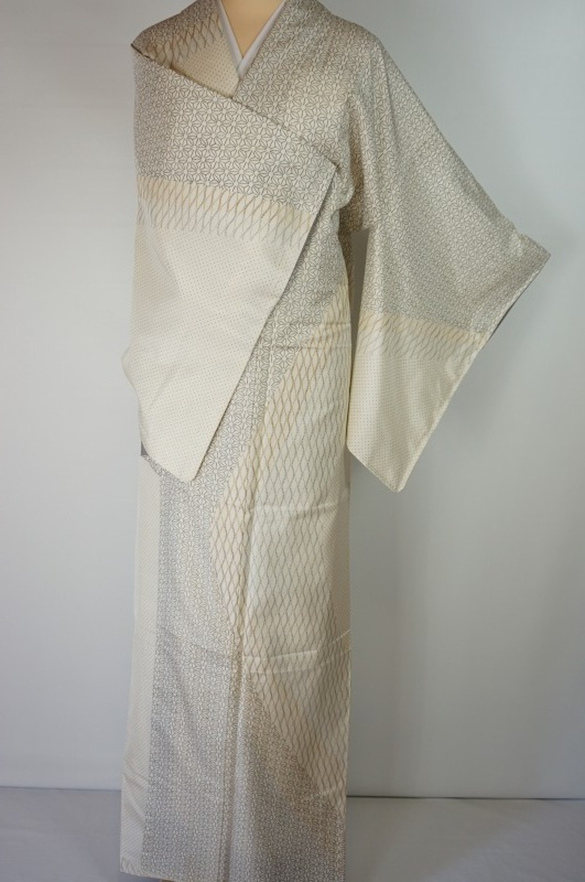未使用 大島紬 刺し子刺繍 川村久太郎 やまと誂製 訪問着 麻の葉 白 