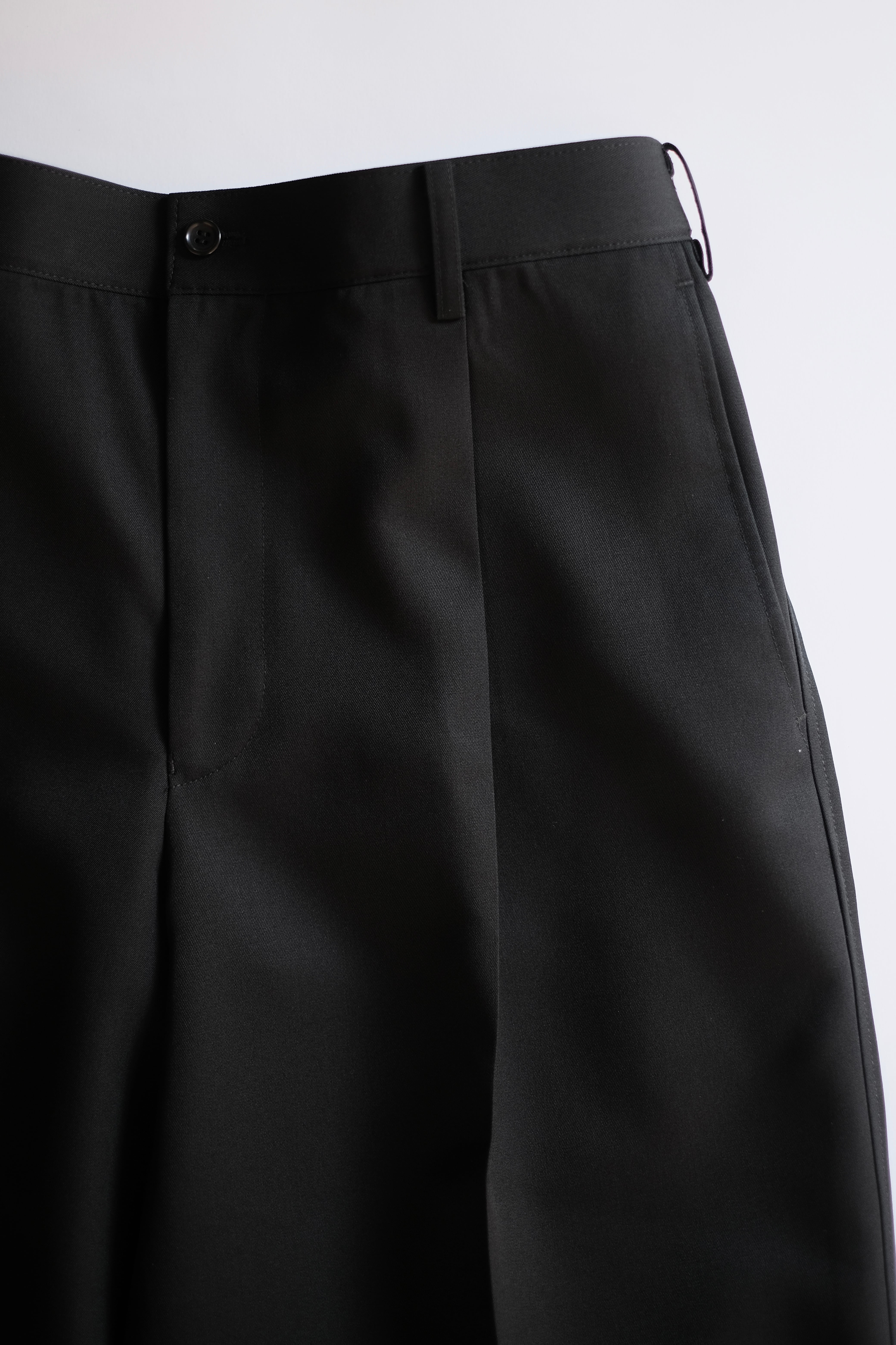 Graphpaper / Scale Off Wool Wide Slacks | LIVING