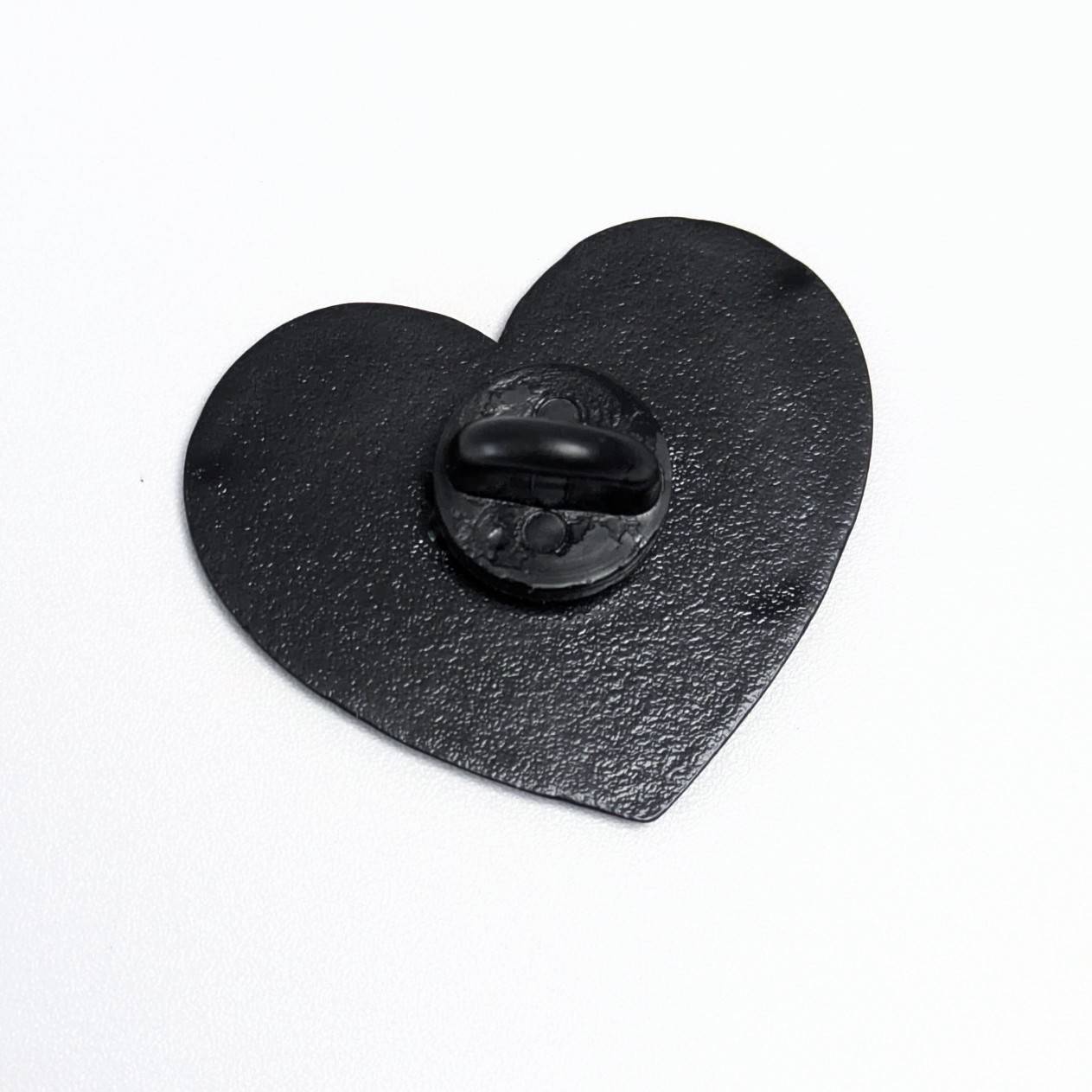 送料無料！ ☆ピンズ PINS☆ピンバッジ 【 悪魔のいけにえ 】 レザー