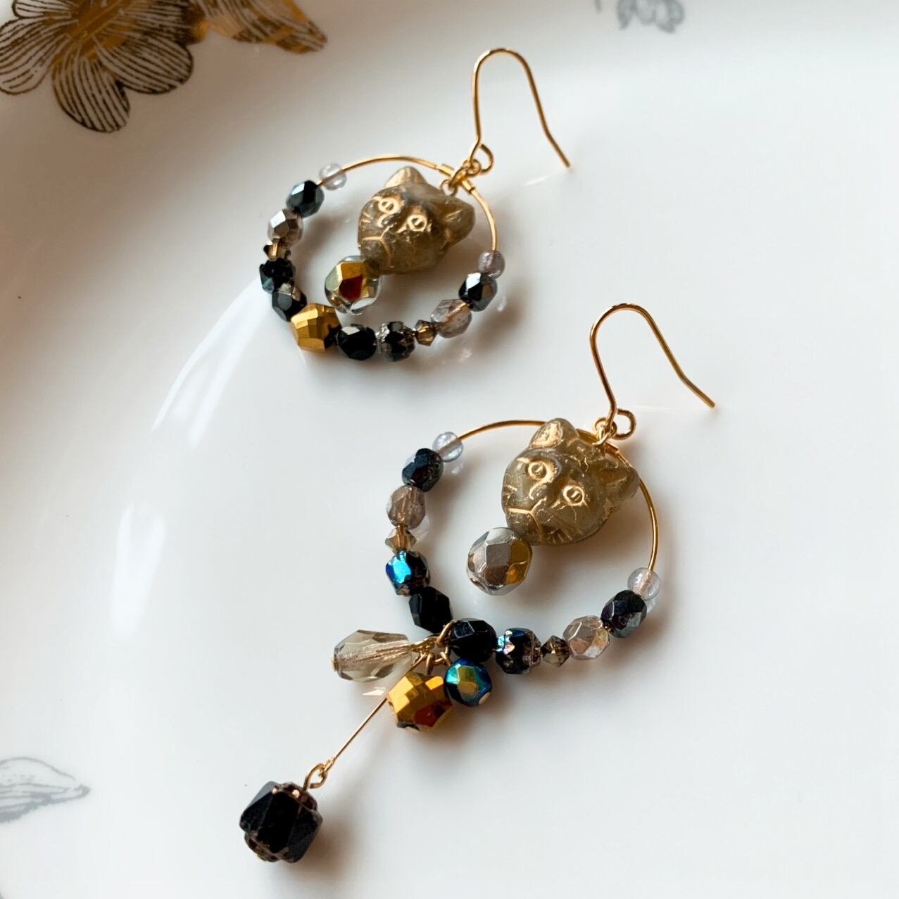 778】チェコガラス ハンドメイド ピアス イヤリング 黒 アシンメトリー