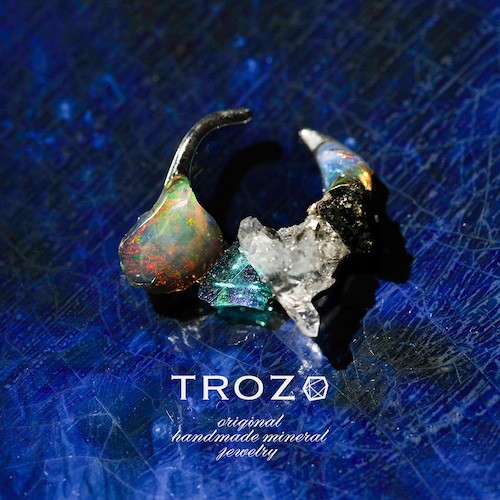 【012 0 Collection】 Integration Ear Cuff  ローマングラス × オパール × エピドート × 水晶 鉱物原石 イヤーカフ 天然石 アクセサリー (No.3657)