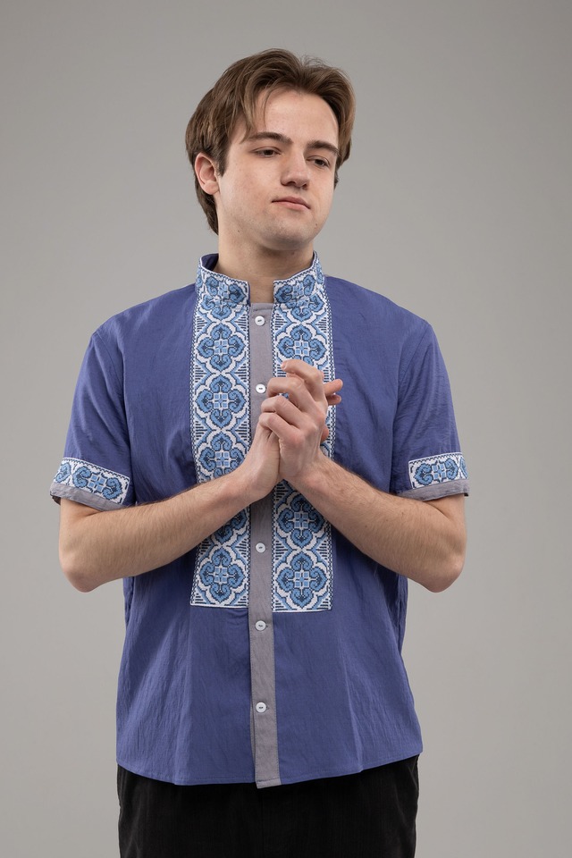 【男女兼用モデル】ウクライナ手刺繍ヴィシヴァンカ　半袖　フリーサイズ