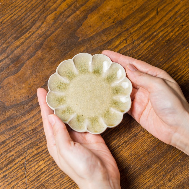 灰釉 輪花皿  小(銘々皿・小皿・醤油皿)/阿部 恵里