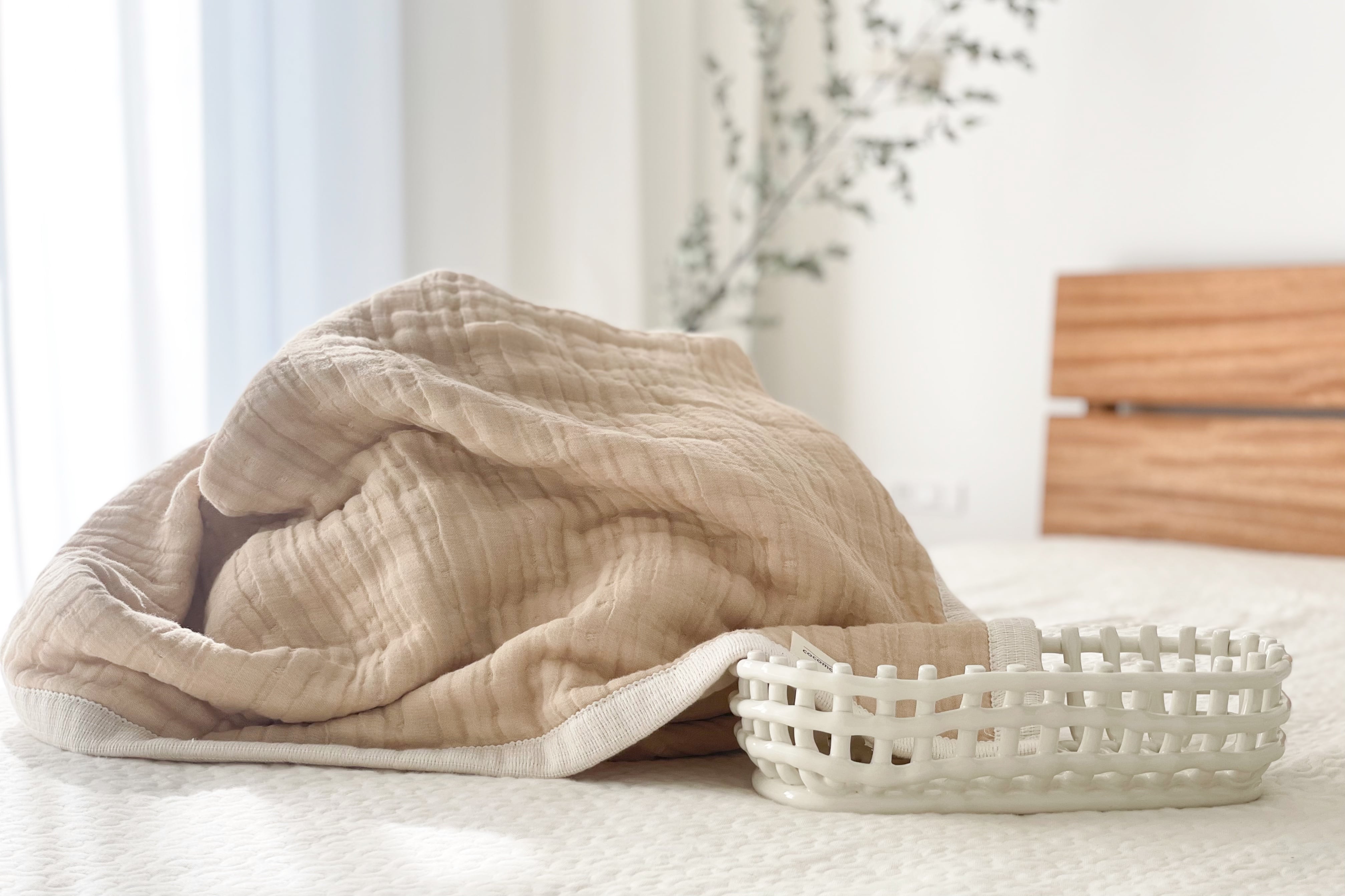 秋・冬だけの限定販売／ torotoro 8重ジャガード織 ガーゼケット ラテ