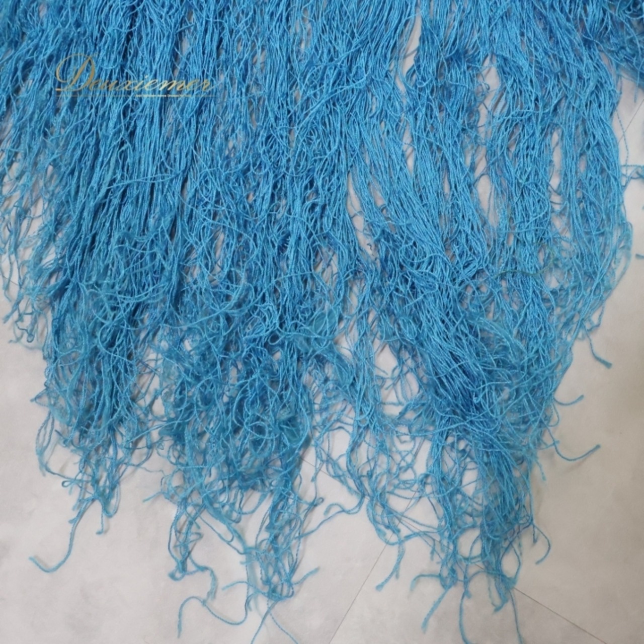 フラメンコ 衣装 マントン シージョ フレコ 刺繍 水色 青 装飾 小物 ダンス パーティ 飾り 発表会 レッスン ブルー系 ターコイズブルー フレコ長い 輝く色合い 舞台衣装 発表用 おしゃれ コスチューム パフォーマンス ダンス小物