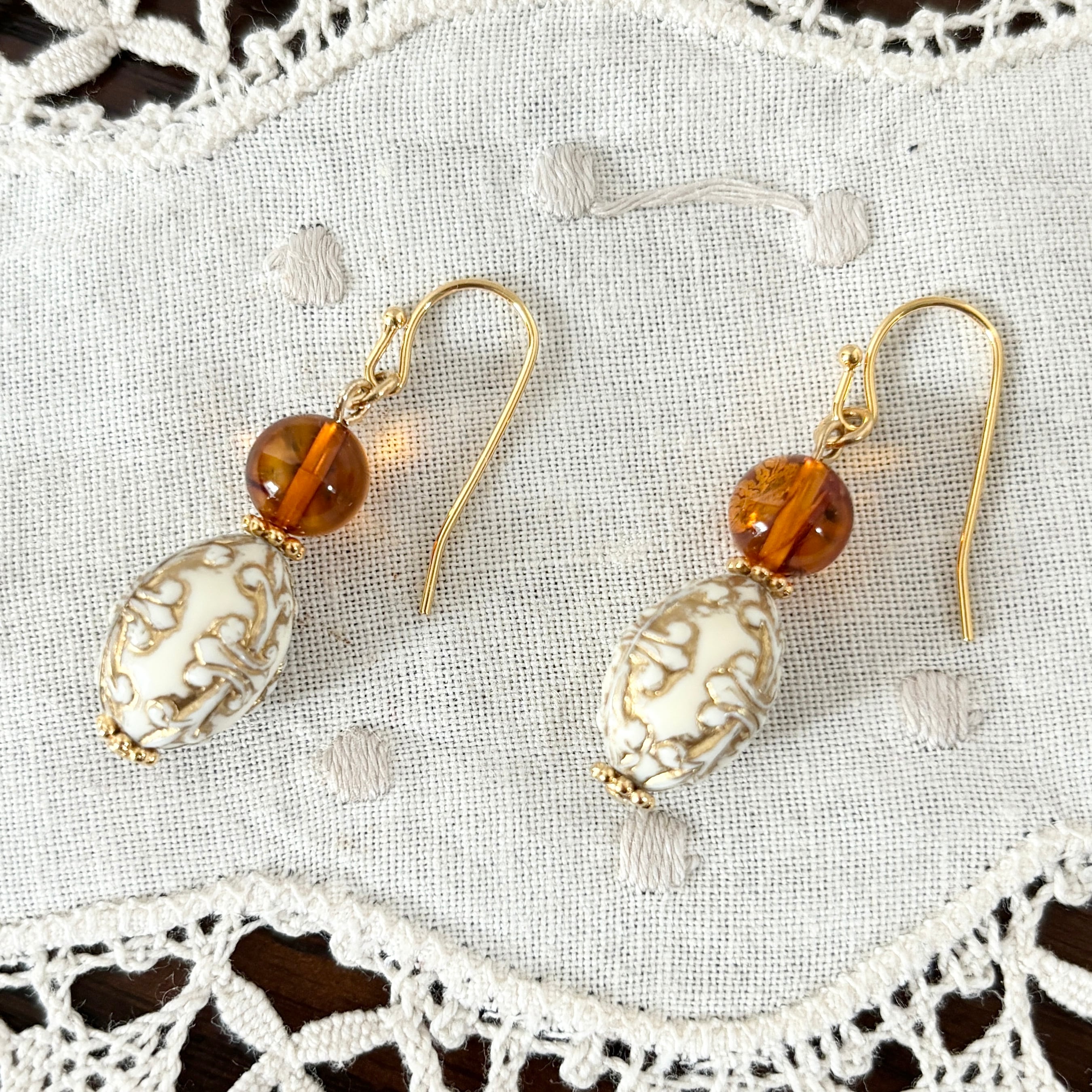 ドイツビーズと琥珀のピアス・イヤリングE332 | 虹factory