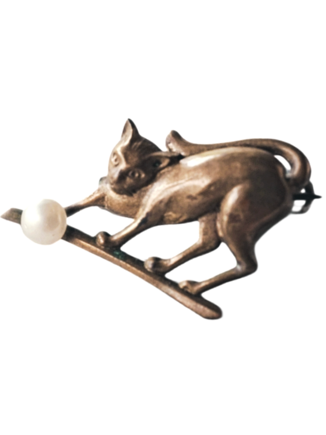フランス 真珠の毛糸と金の猫とブローチ アンティーク