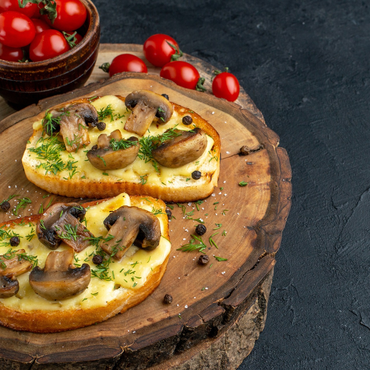 スイス産 グラスフェッド エメンタール AOP チーズ キューブ｜フレッシュカット (300g, 1cm角)｜無添加・セルロース不使用 Swiss Grass-Fed Emmental AOP Cheese Cubes | Freshly Cut | Additive-Free & Cellulose-Free