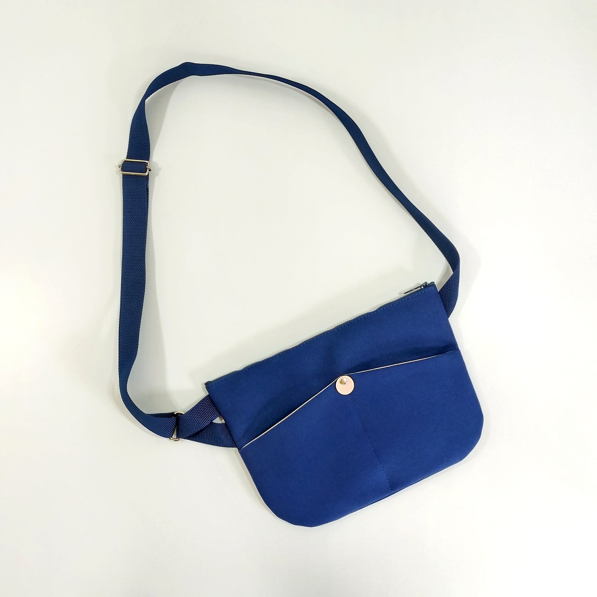 サコッシュ ネイビー