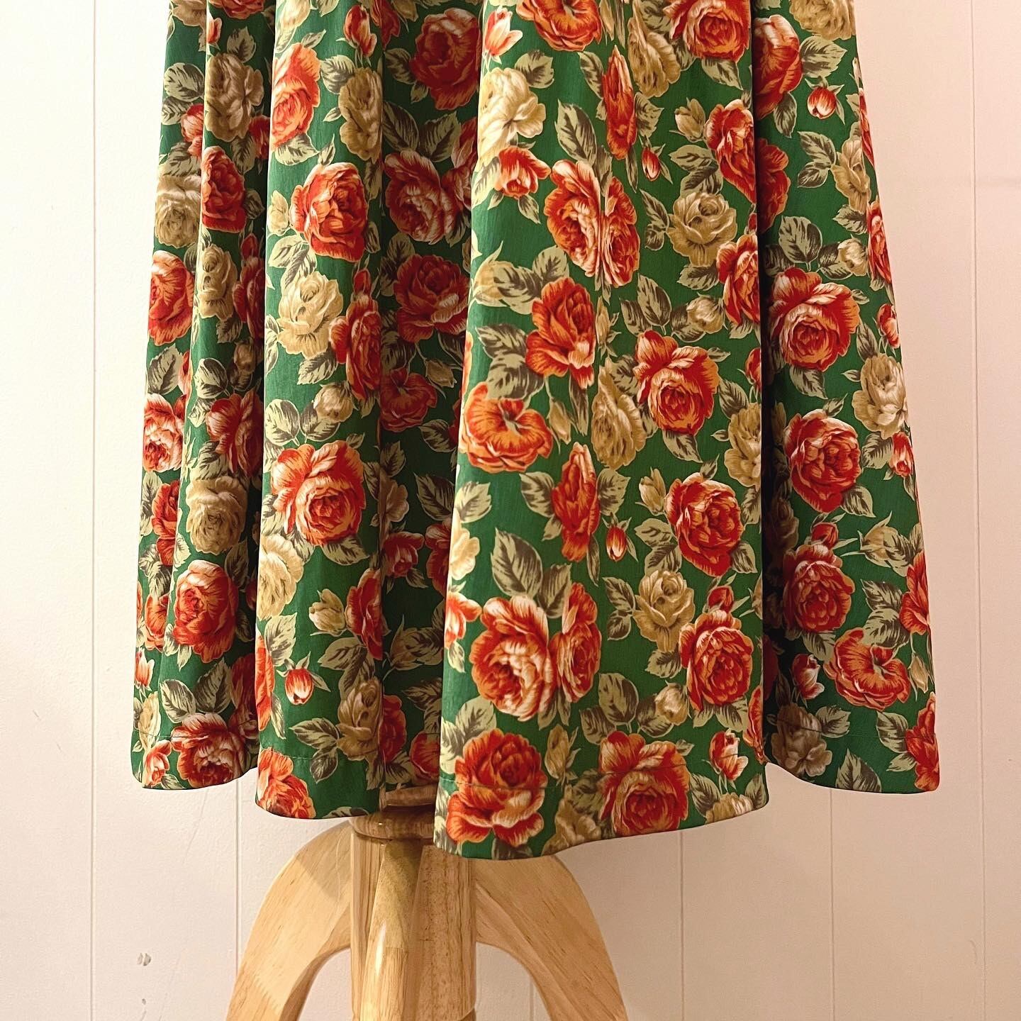 antique red rose green flare skirt