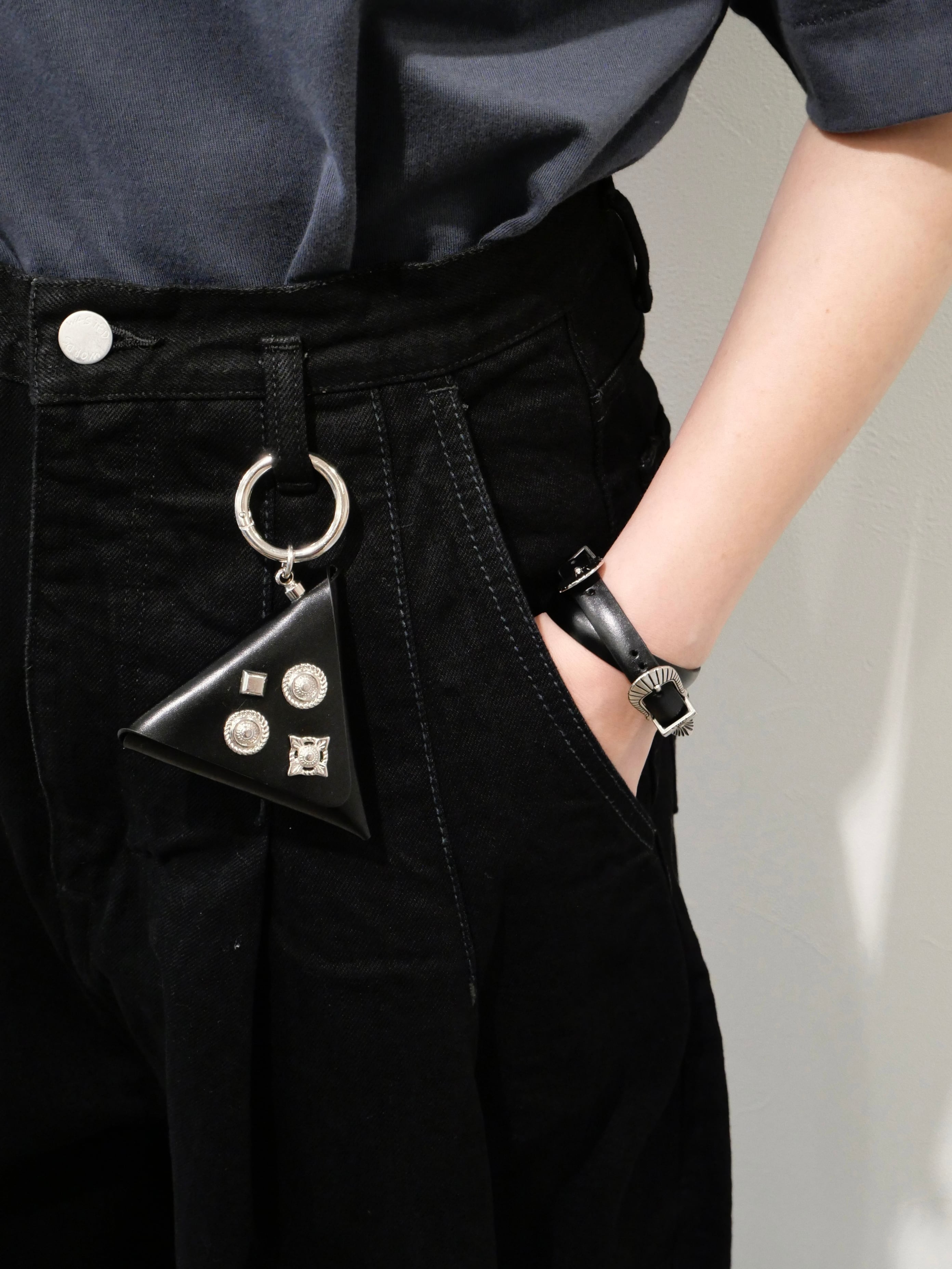TOGA TOO DOUBLE BUCKLE LEATHER BANGLE | CONSTRUCT1