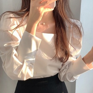 トップス レディース 送料無料 2色 シャツ ブラウス プルオーバー 無地 スクエアネック トラペーズネック デコルテ 長袖 パフスリーブ タック プリーツ パワーショルダー オーバーショルダー 二の腕カバー 華奢見え 大人可愛い 大人女子 フェミニン きれいめ シンプル おしゃれ お洒落 かっこいい スタイリッシュ こなれ感 抜け感 春服 夏服 秋服 冬服 シーズンレス オールシーズン オフィス OL ビジネス 通勤 会社員 通学 学生 普段使い 着回し おでかけ デート 韓国 新作 2021