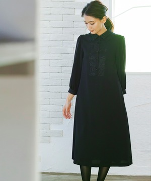 再入荷！【洗濯機で洗える】喪服　WEB限定/胸元レース切り替えデザインブラックフォーマルワンピース（裏付き）723164/724503