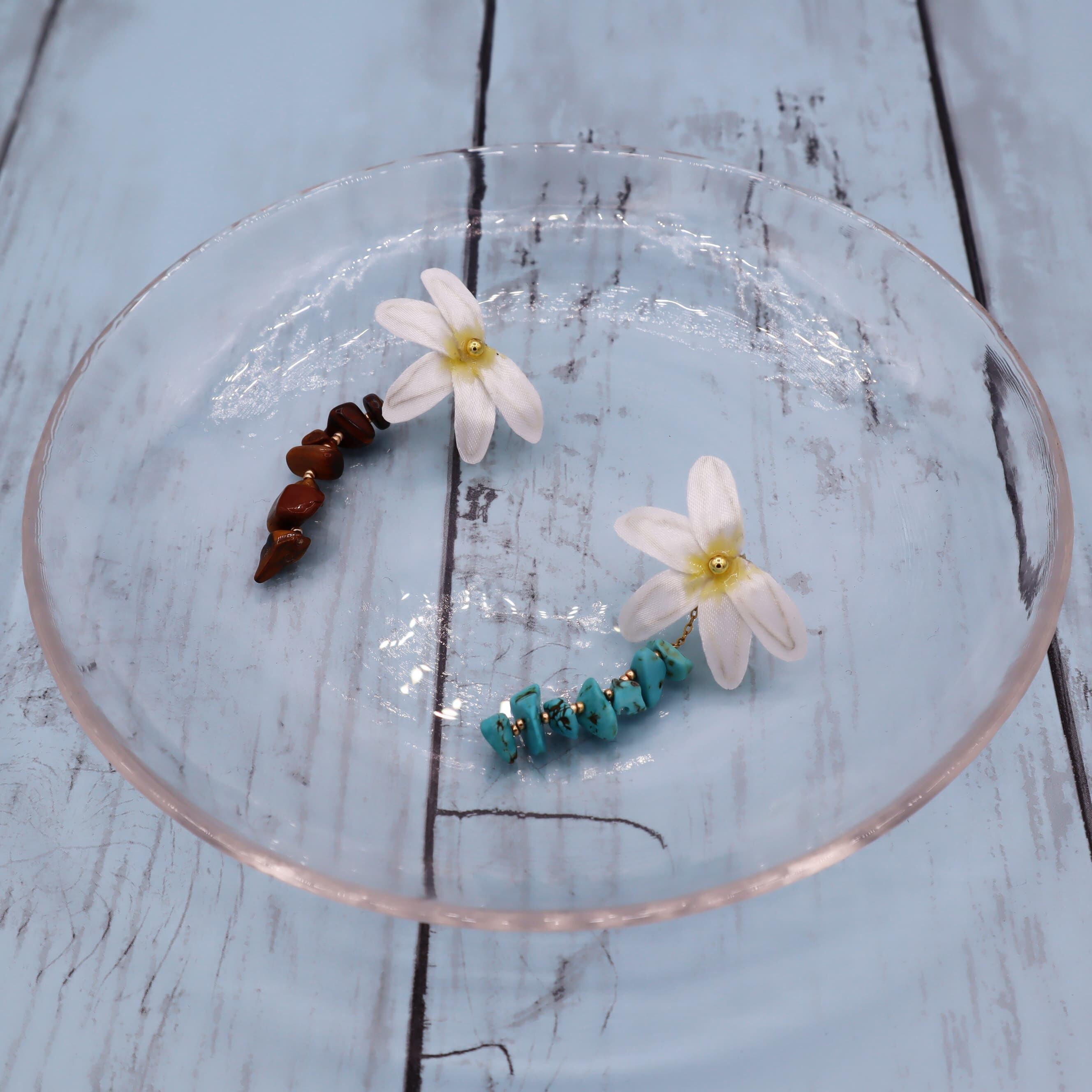 naupakaピアス（turquoise & yellow tiger's eye）