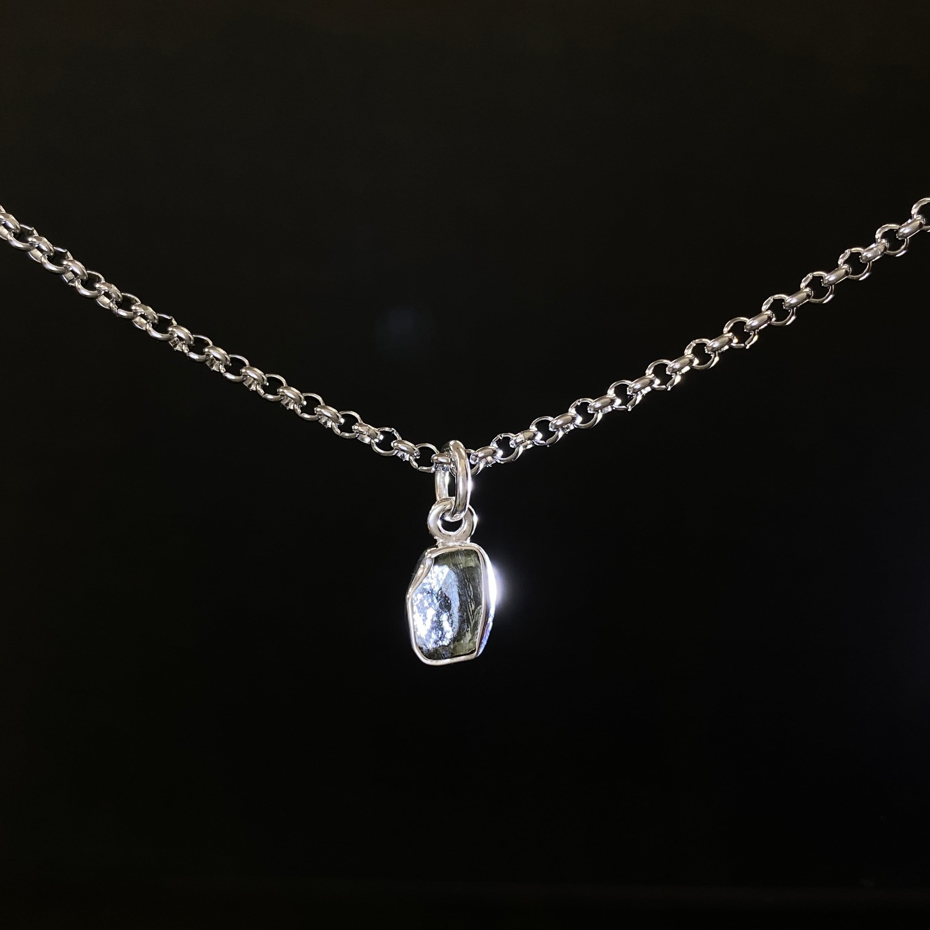 Moldavite モルダバイト | 【隕石屋】METEOS（メテオス）