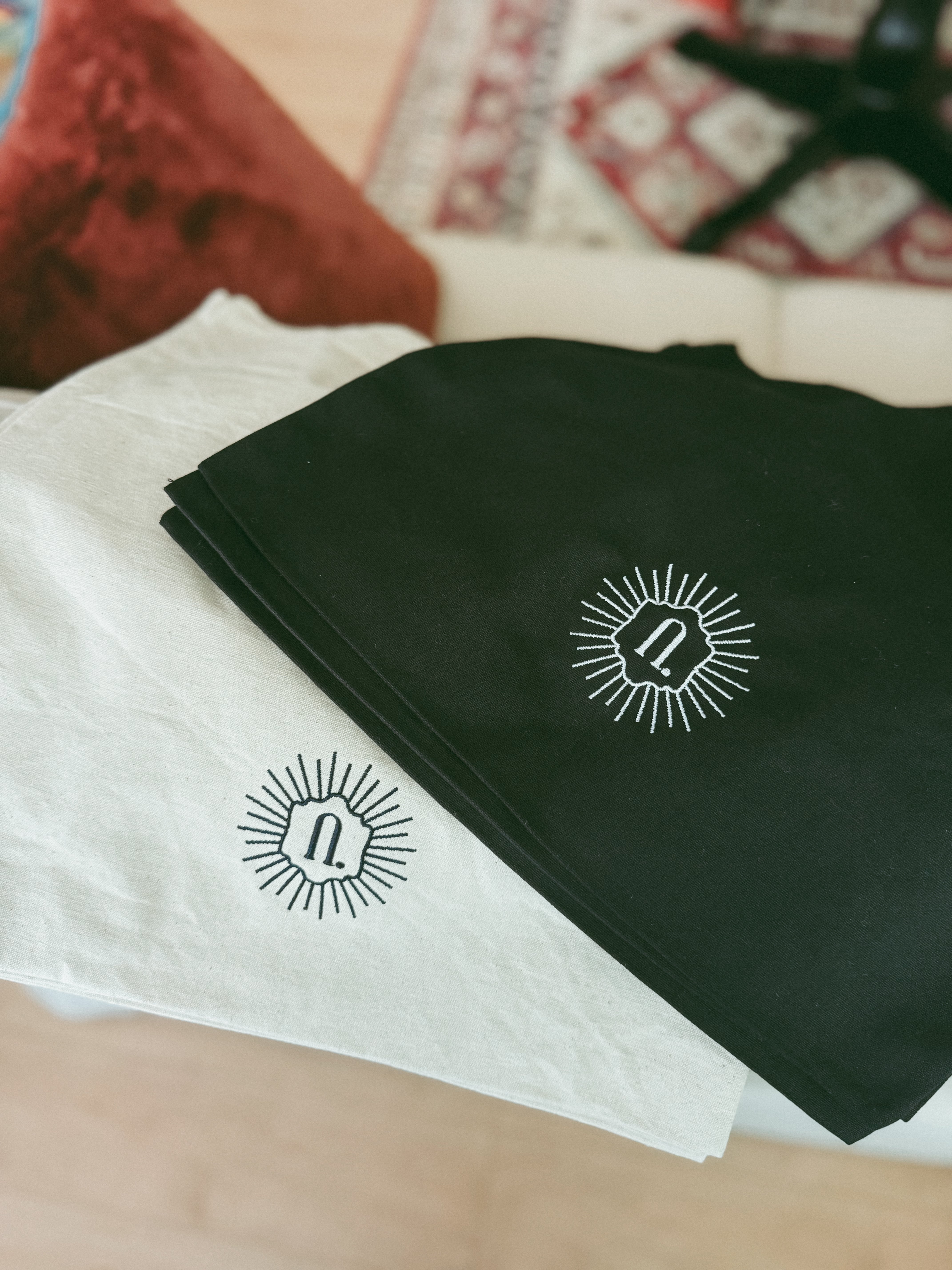 n. Logo Tote / color : beige