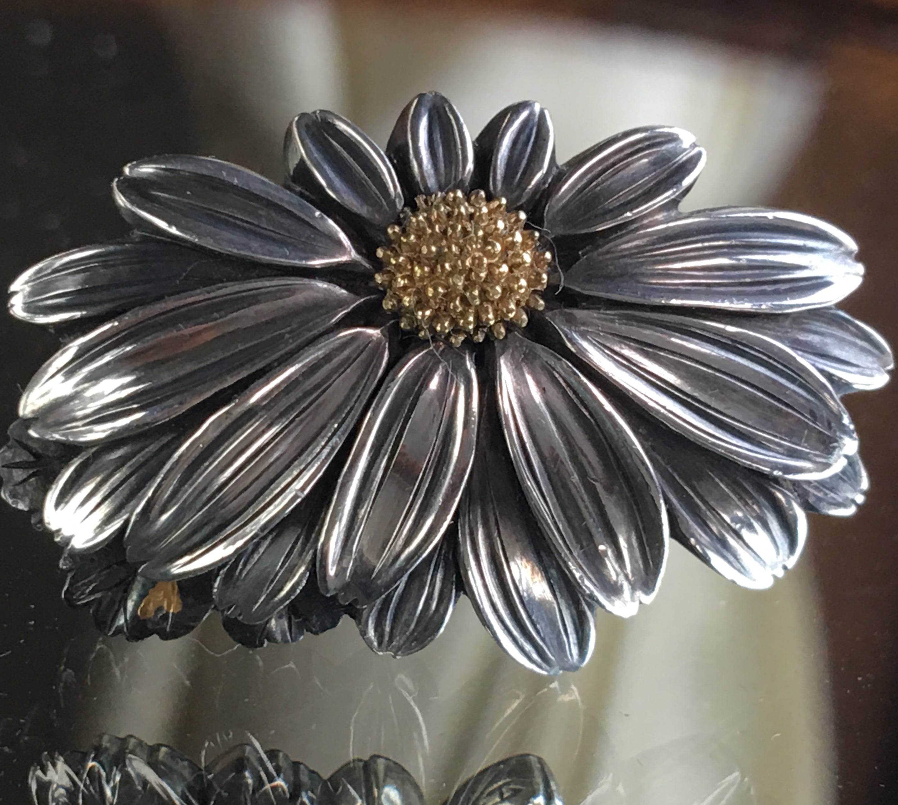 アンティーク 在銘金工 美しい菊の帯留め