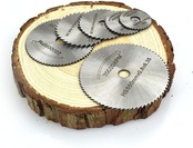 スリッターブレード 丸鋸刃セット 切削ディスク チップソー 丸鋸刃 切削ディスク ミニルーター ビットセット カッター 切断砥石 アルミ切断 切削ディスク直径 （22mm 25mm 32mm 35mm 44mm 50mm）切断鋸 彫刻工具 小径 HSS鋼 金属 木工用 電動研削盤 丸鋸刃セット 電気ドリルに適用可能 高速度鋼切削ディスク 砥石 切断鋸 超硬丸鋸刃 木工用ブレード ミニルーターアクセサリミニルーター/ルーター/マイクログラインダー用(6枚刃+マンドレル*2本 8点セット)