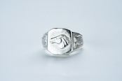 R-090 Square signet ring horsetail (SV hose)