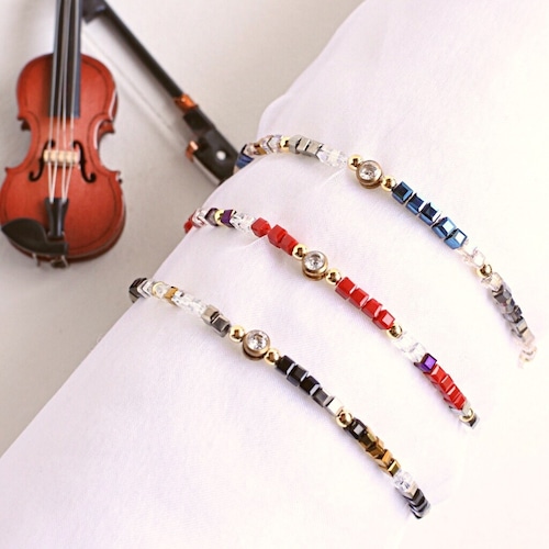 ヴァイオリンのボールエンドとCZ、キューブクリスタルビーズのブレスレット " バラード " V-408  Violin ballend with CZ and cubebeads bracelet " Ballade ''