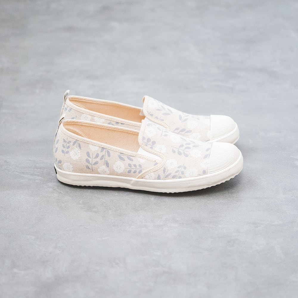 ぷっくりスリッポン 白のゆらめき 程よい可愛さが魅力の柄物シューズ