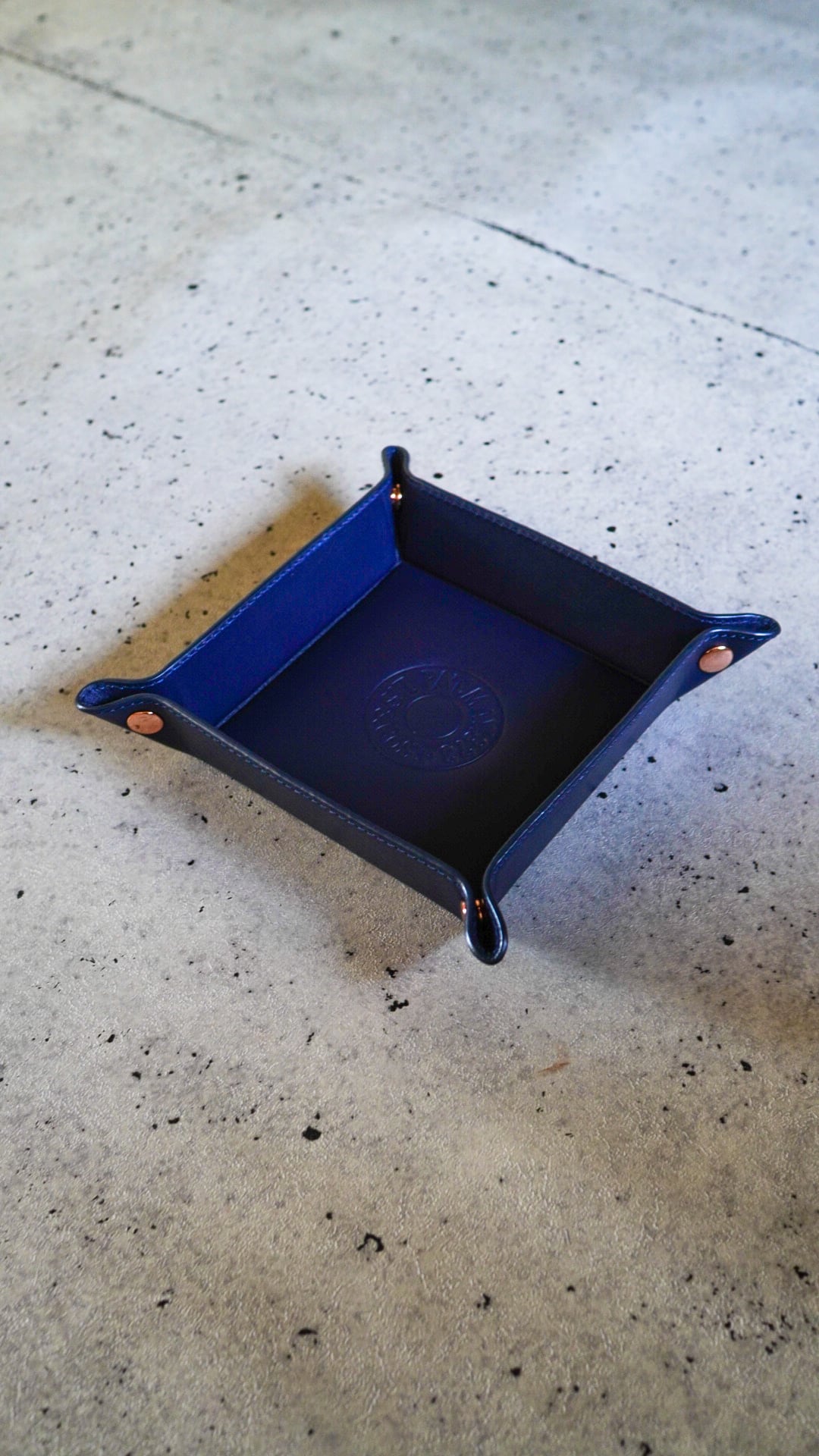 NEW / 2023】LEVI'S リーバイス レザー トレイ & キーフォブ《新品 未