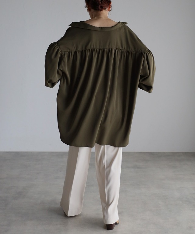 バックギャザーシャツ