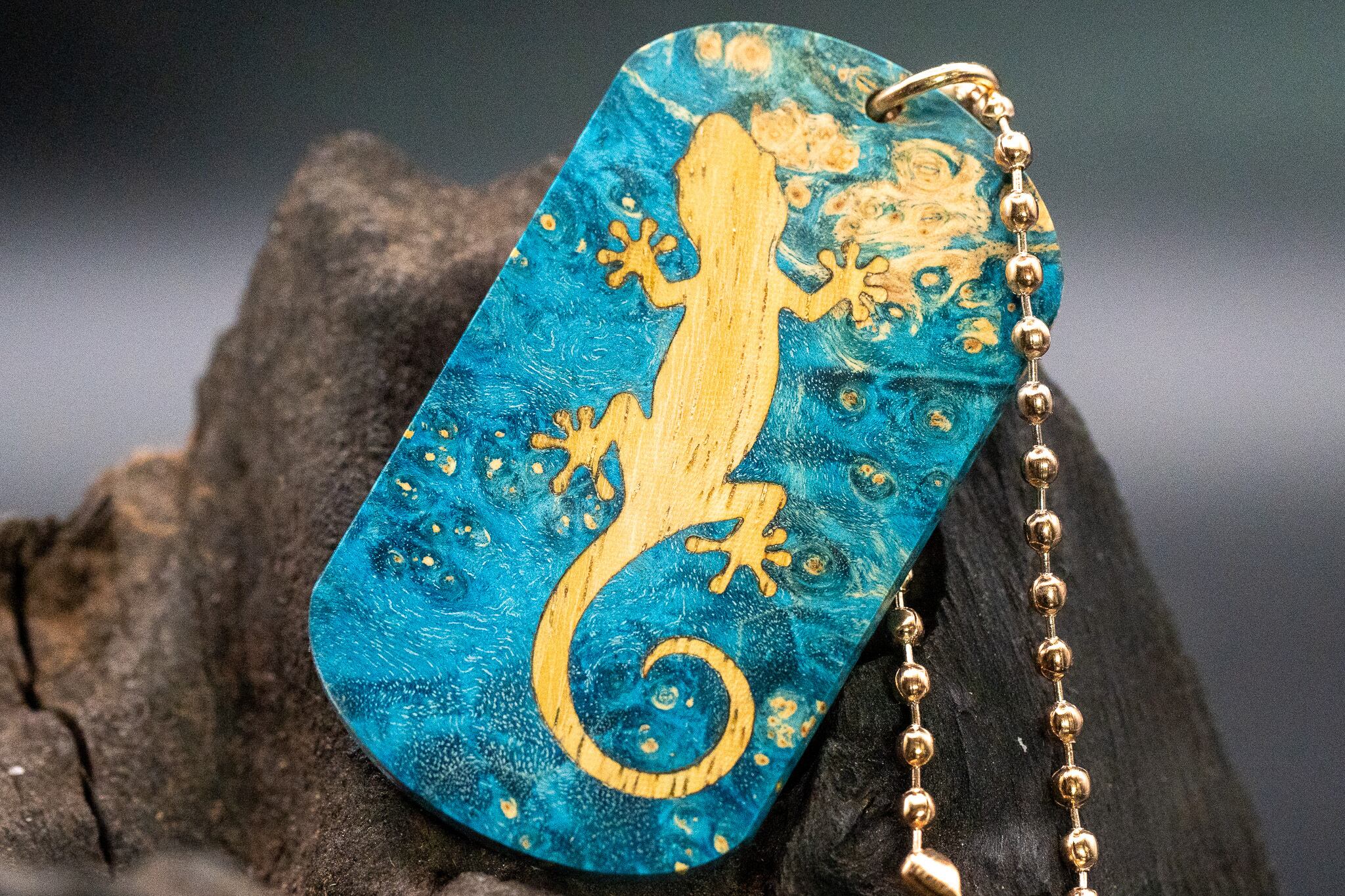 【カナダの象徴】ハードメープル スタビライズウッド ドッグタグ 象嵌 木登りトカゲ