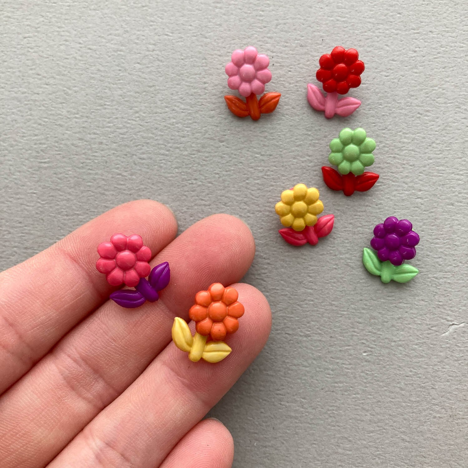 カラフルお花ボタンパック（16mm/7p） | Dua-アクセサリーパーツショップ