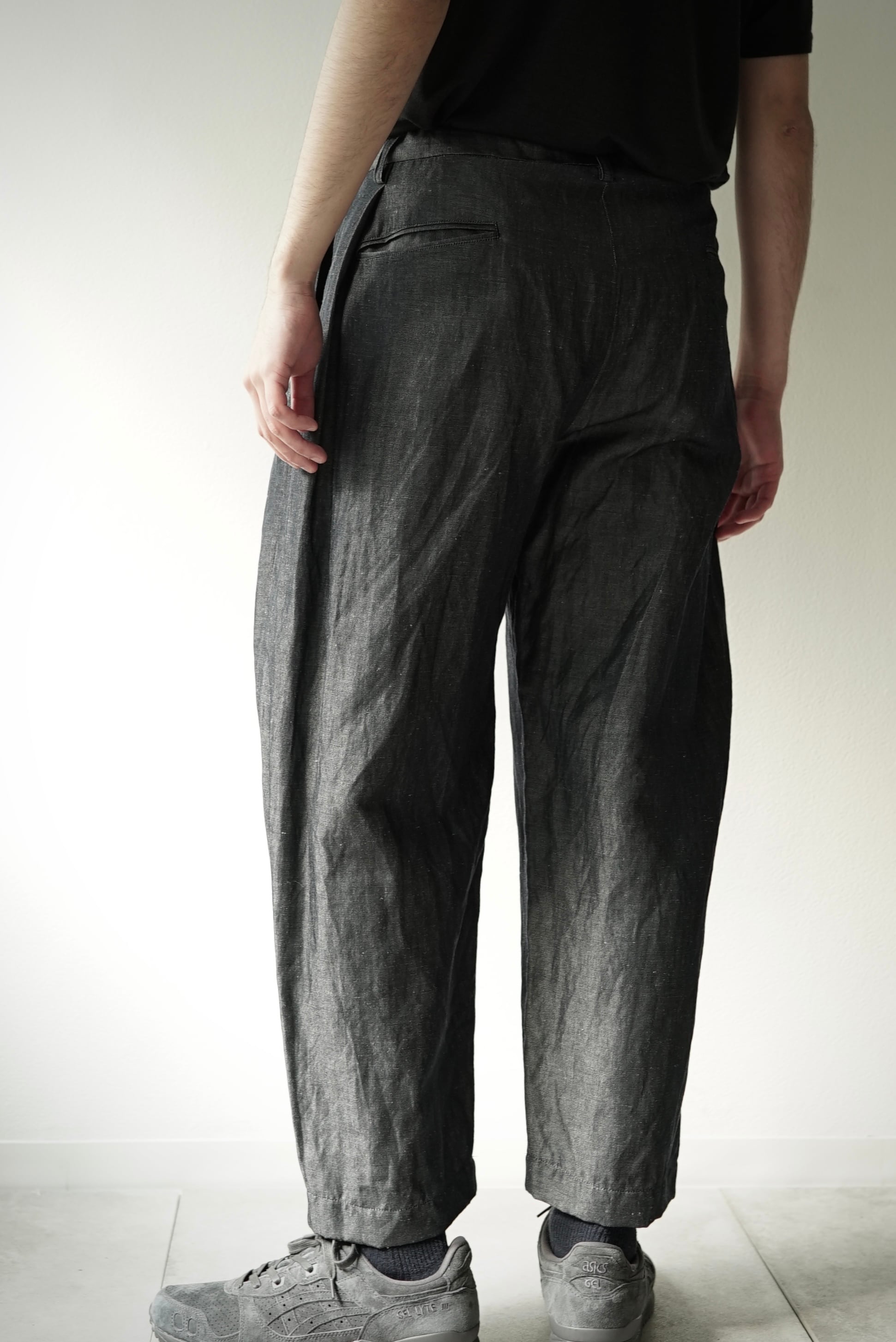 Washable Wool × Linen Gabardine / W-tuck Pants（DARK NAVY） | C O L I N A  powered by BASE