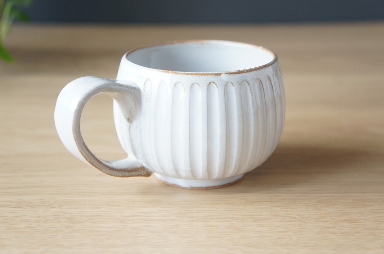 小石原焼　翁明窯元　丸マグカップ　アンティークホワイト  しのぎ 【37-472】