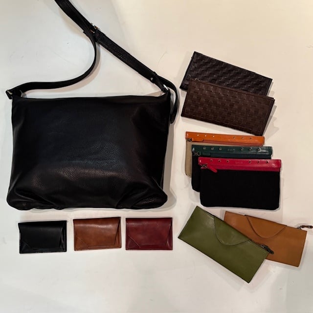 BARDOT ROSE　柔らかレザーショルダーバッグ