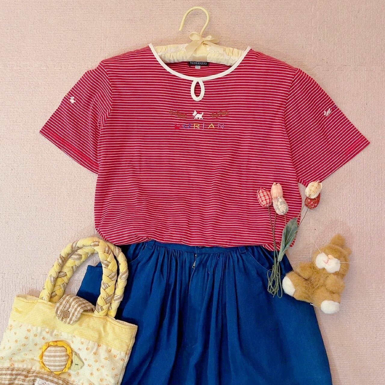 walking dog embroidery red T-shirt