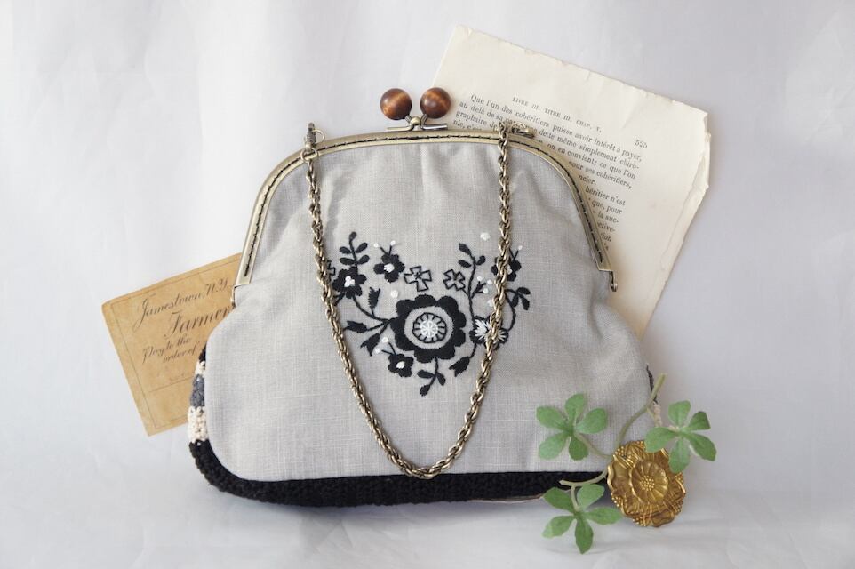 刺繍&クロシェのがま口Bag(グレー・黒)