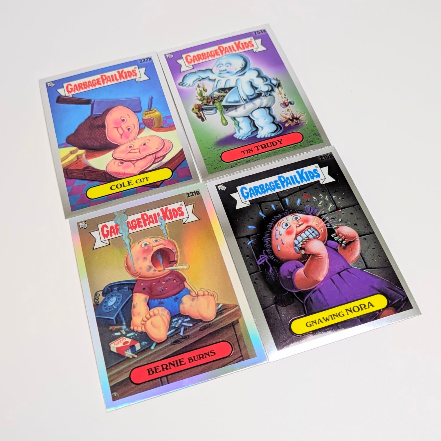 ☆送料無料!☆2023年製 Topps 【 Garbage Pail Kids(ガーベッジペイルキッズ) 】トレーディングカード単品 (1個=4CARDS)〚アメリカン雑貨 アメトイ〛