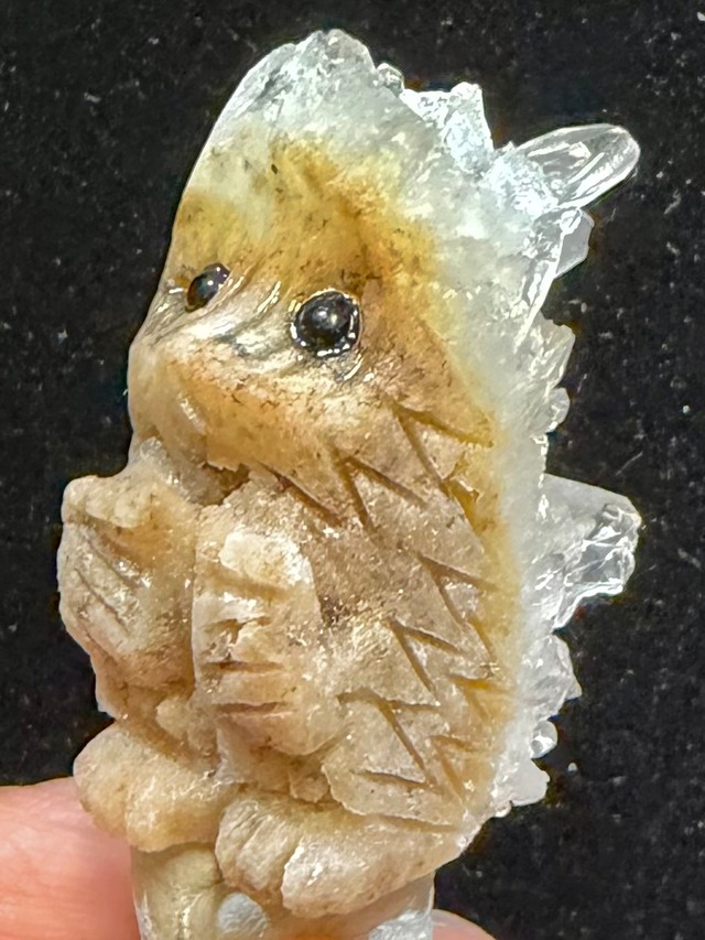 8) 天然石・母岩彫刻「ハリネズミ」水晶クラスター