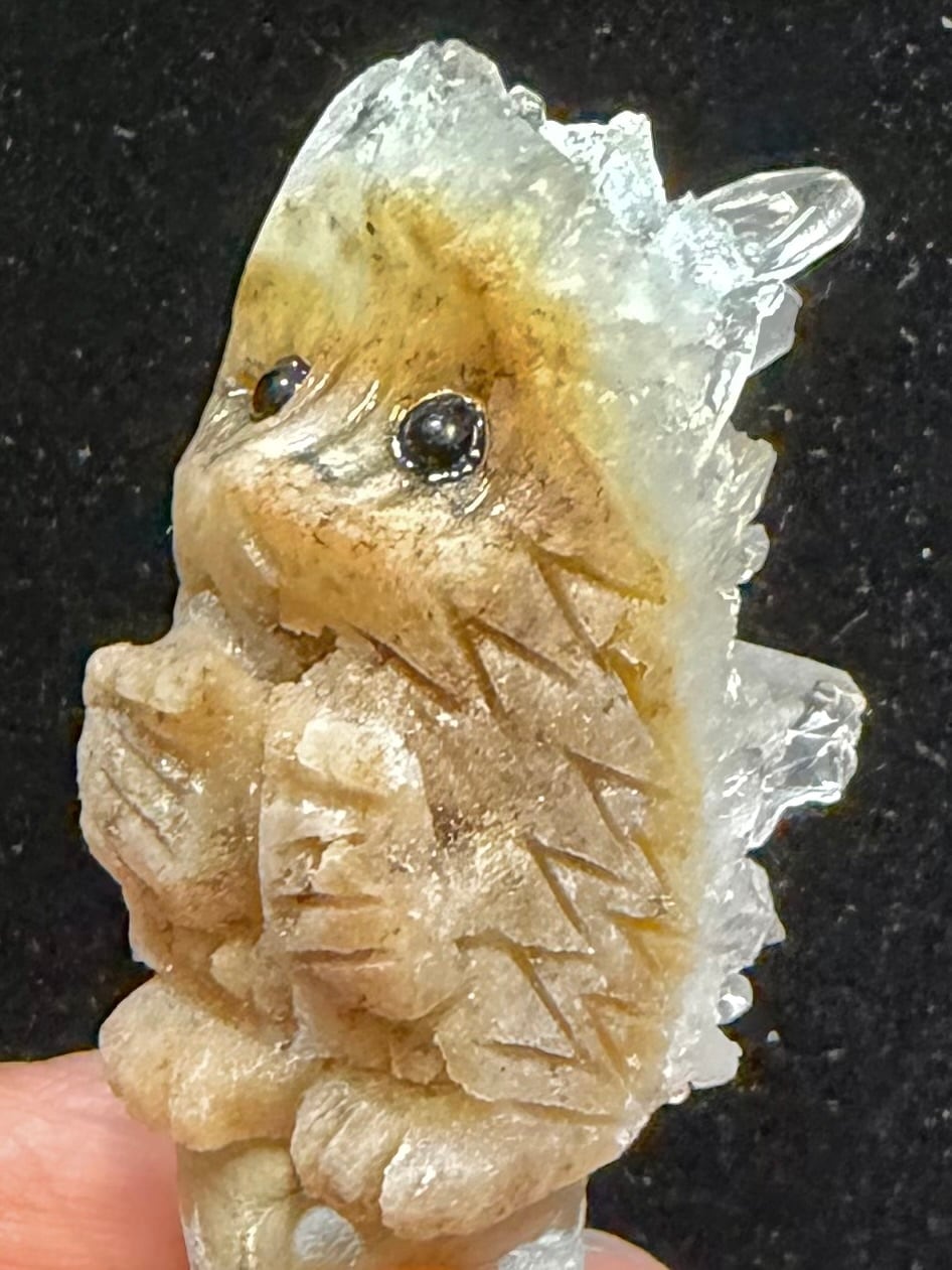 8) 天然石・母岩彫刻「ハリネズミ」水晶クラスター
