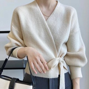 大人気なニットカーディガンが入荷致しました♪ シンプルなデザインでコーディネートしやすいです。