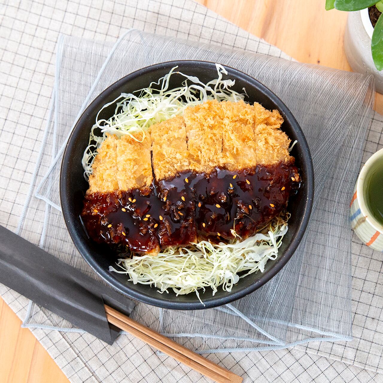 とんかつ A restaurant that serves the thickest Devil's Katsudon in Japan