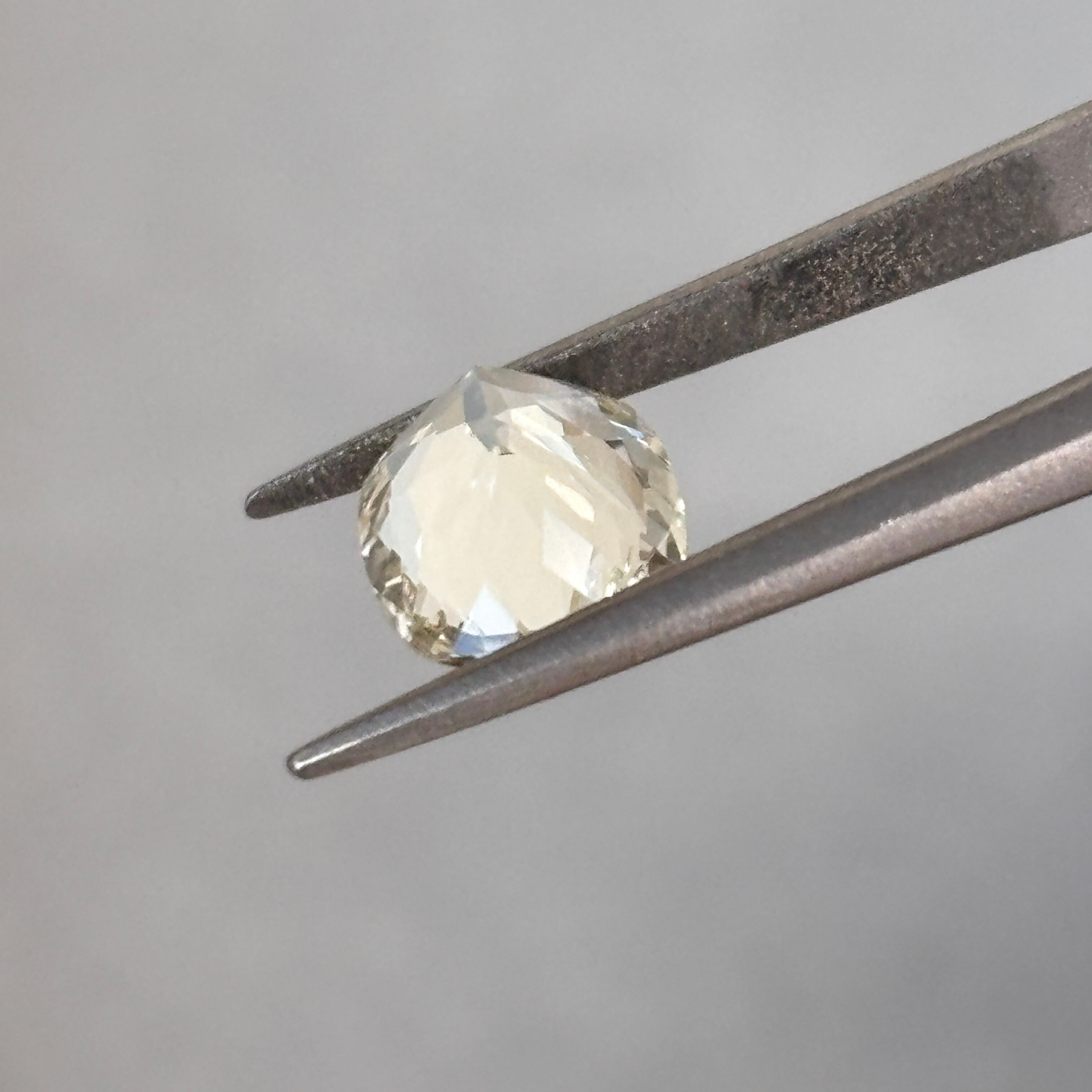 強蛍光】スキャポライト 1.65ct | EnMedel 〔 宝石ルースのおみせ〕