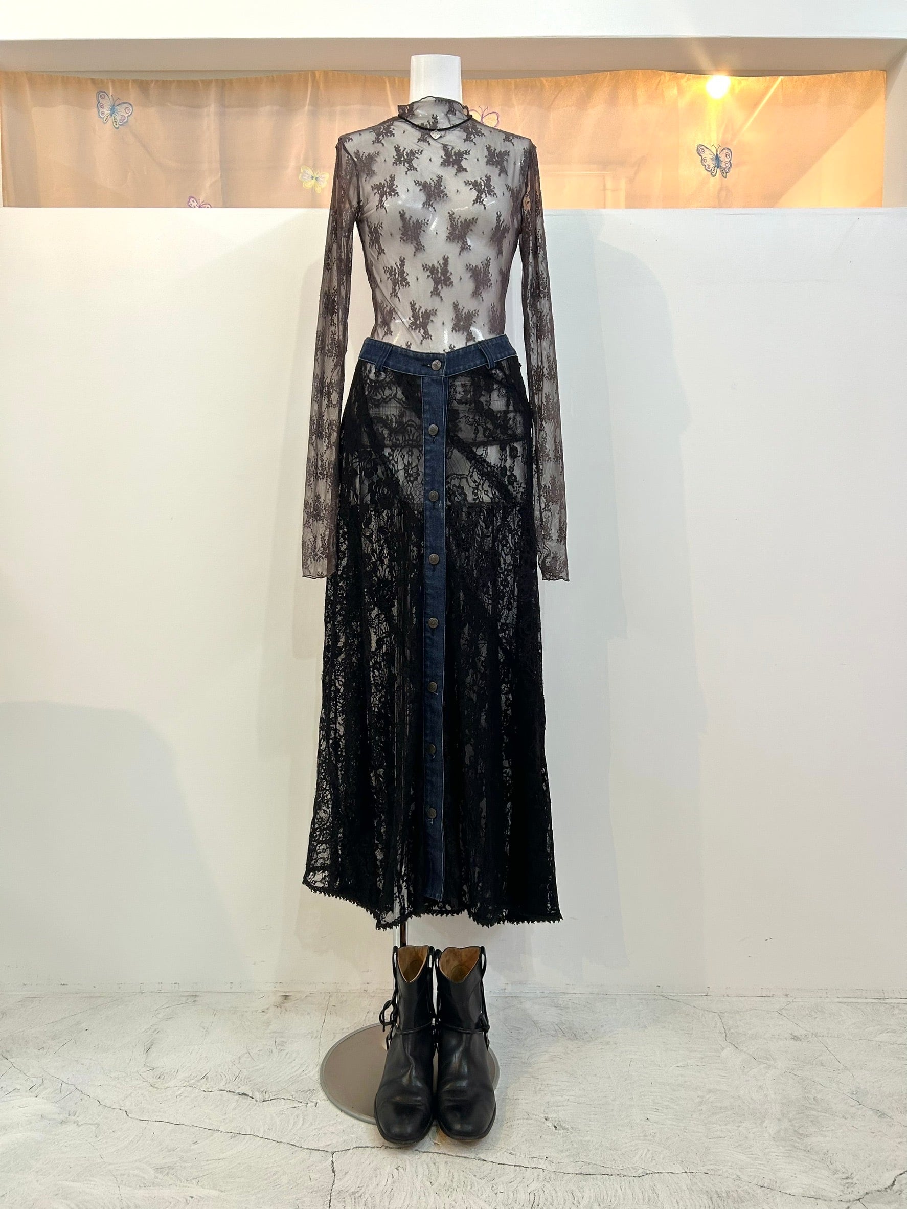 Lace skirt