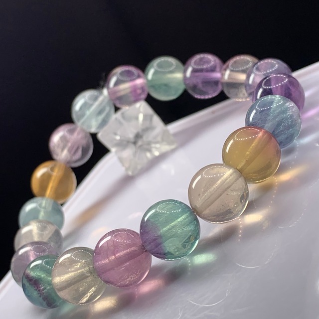 f109色合いが美しく、透明度有り☆フローライトブレスレット