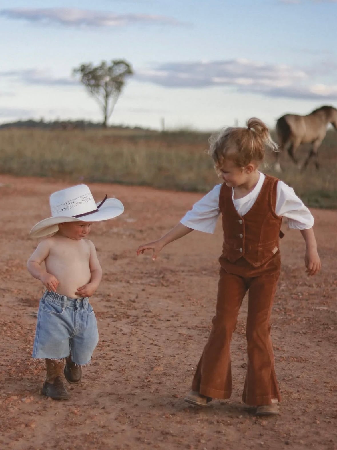 【即納/送料無料】twin collective / Farrah Flare Jean - Whisky Cord-